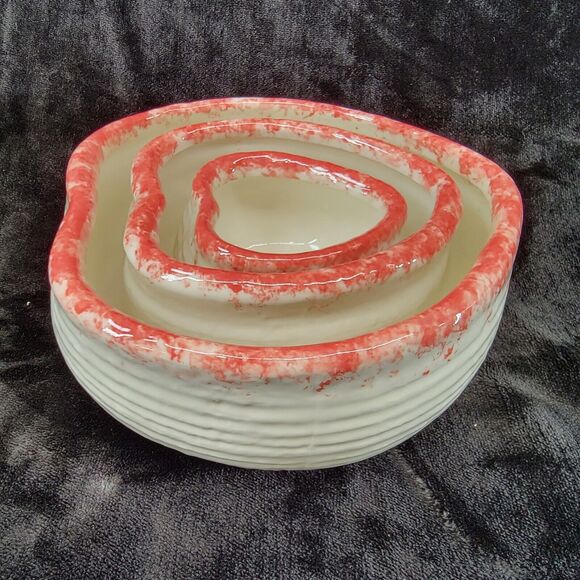 Nesting Bowls Spongewear Heart Shaped Set of 3 White Pink Vtg Cottagecore - Picture 8 of 12